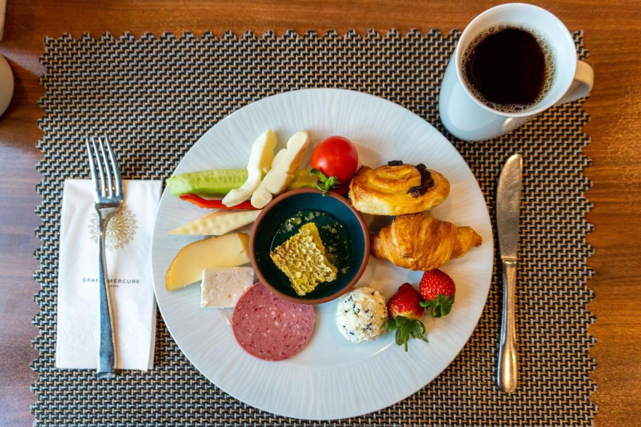 อนาโดลู โฮเต็ล ดาวน์ทาวน์ อังการา Hotel ภายนอก รูปภาพ A traditional Turkish breakfast