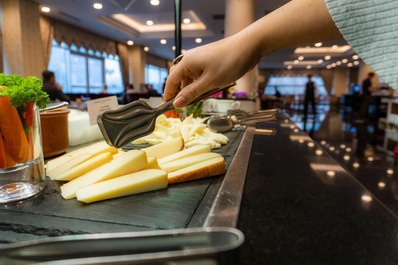 อนาโดลู โฮเต็ล ดาวน์ทาวน์ อังการา Hotel ภายนอก รูปภาพ A cheese platter