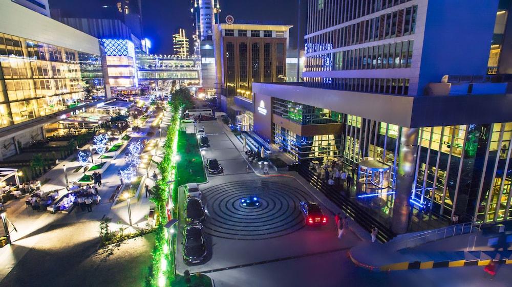 อนาโดลู โฮเต็ล ดาวน์ทาวน์ อังการา Hotel ภายนอก รูปภาพ Central World at night
