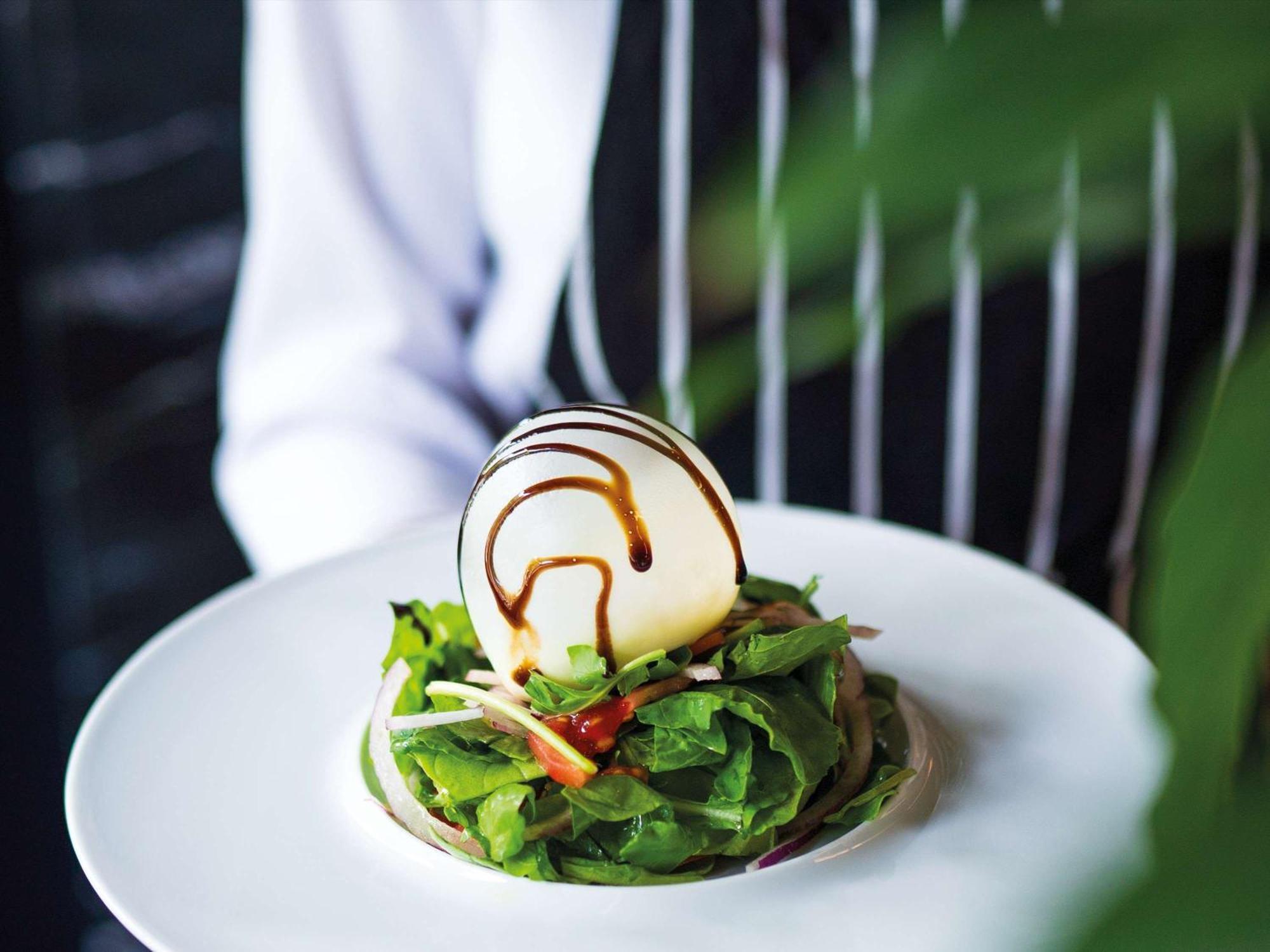 อนาโดลู โฮเต็ล ดาวน์ทาวน์ อังการา Hotel ภายนอก รูปภาพ A salad with a balsamic glaze