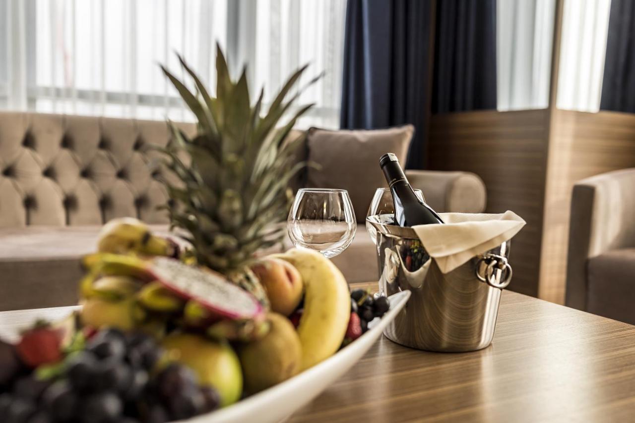 อนาโดลู โฮเต็ล ดาวน์ทาวน์ อังการา Hotel ภายนอก รูปภาพ A champagne bucket