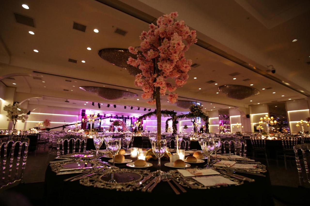 อนาโดลู โฮเต็ล ดาวน์ทาวน์ อังการา Hotel ภายนอก รูปภาพ The interior of the ballroom at The Dorchester